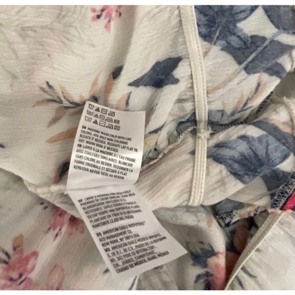 AMERICAN EAGLE OUTFITTERS RUFFLED BARDOT NECKLINE FLORAL SHORT SLEEVE WOMENS MED - Picture 8 of 8